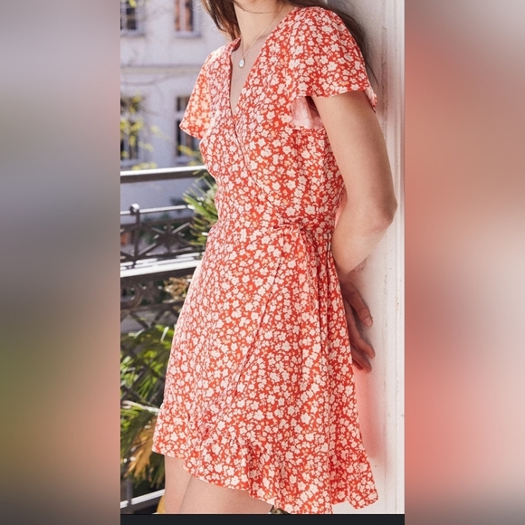 Max Studio Floral Mini Dress in Red and White - Picture 2 of 7